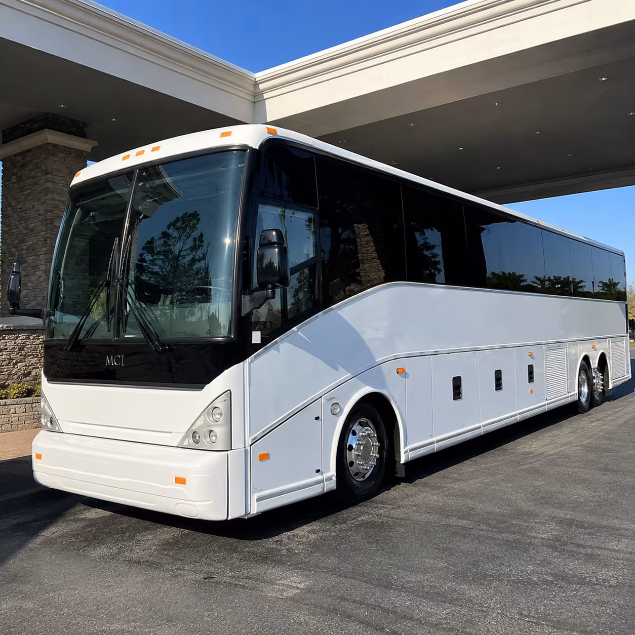 charter bus runs to john glenn international airport cmh